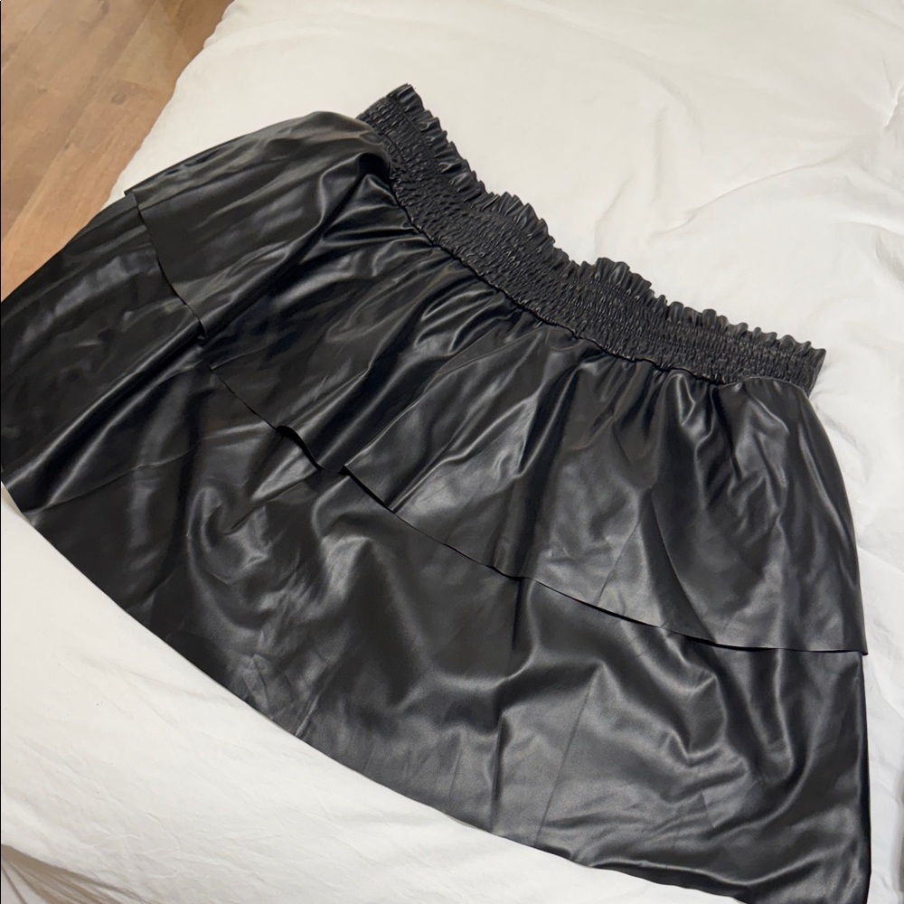 SHEIN Black Faux Leather Skater Skirt